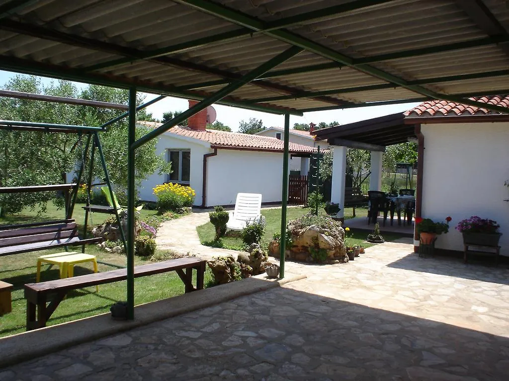 Nella Apartments Sisan 0*,