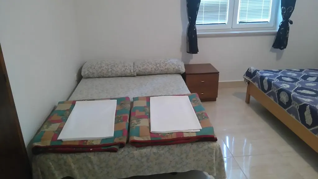 Nella Apartments Sisan 0*,